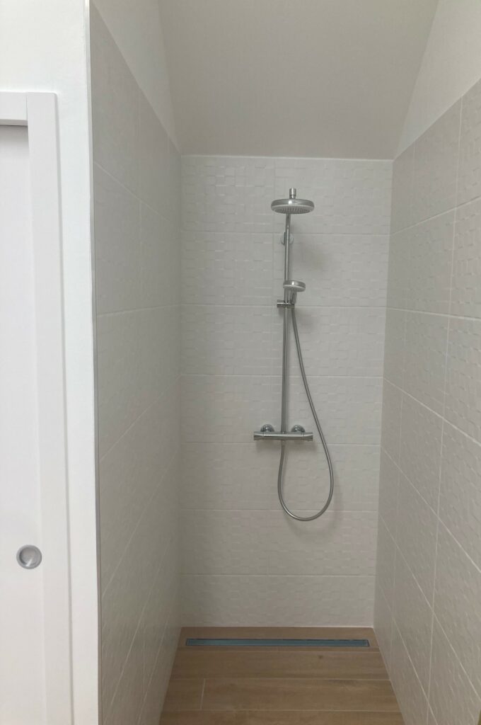 Douche Faïence blanche