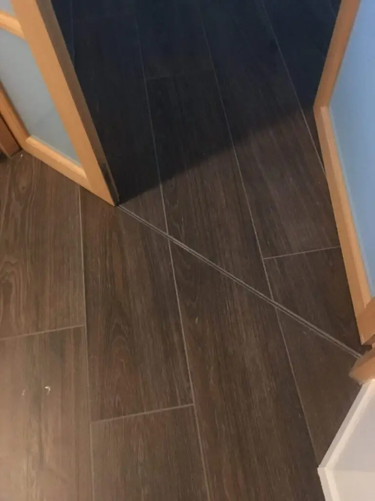 Joint de dilatation en pose collée