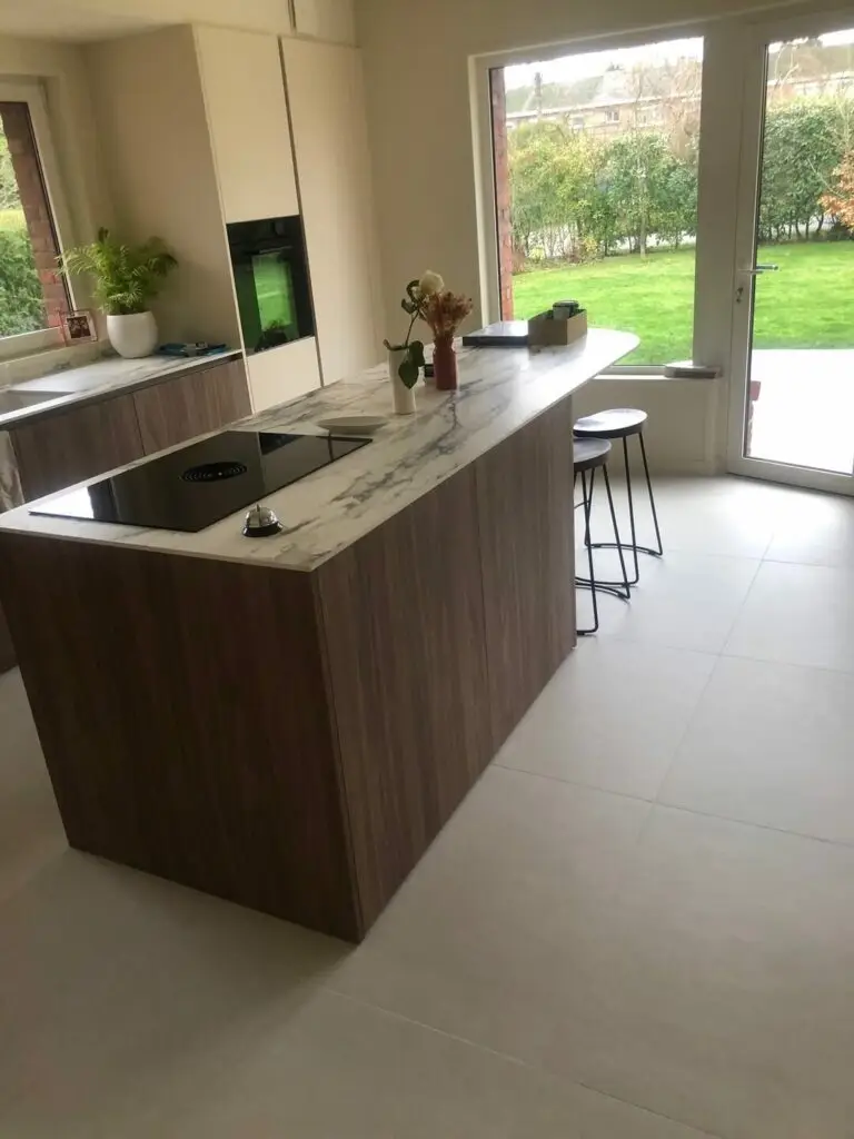 Cuisine en carrelages Carotech et faïences murales